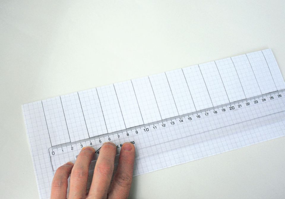 Stricken: Zeichnet mit einem Lineal die Schablone Stricken: Zeichnet mit einem Lineal die Schablone