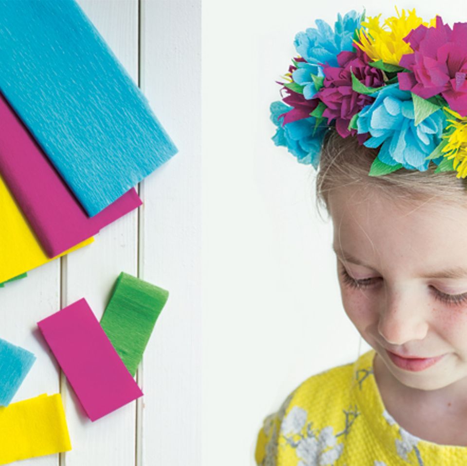 Basteln: Blumenkranz aus Papier