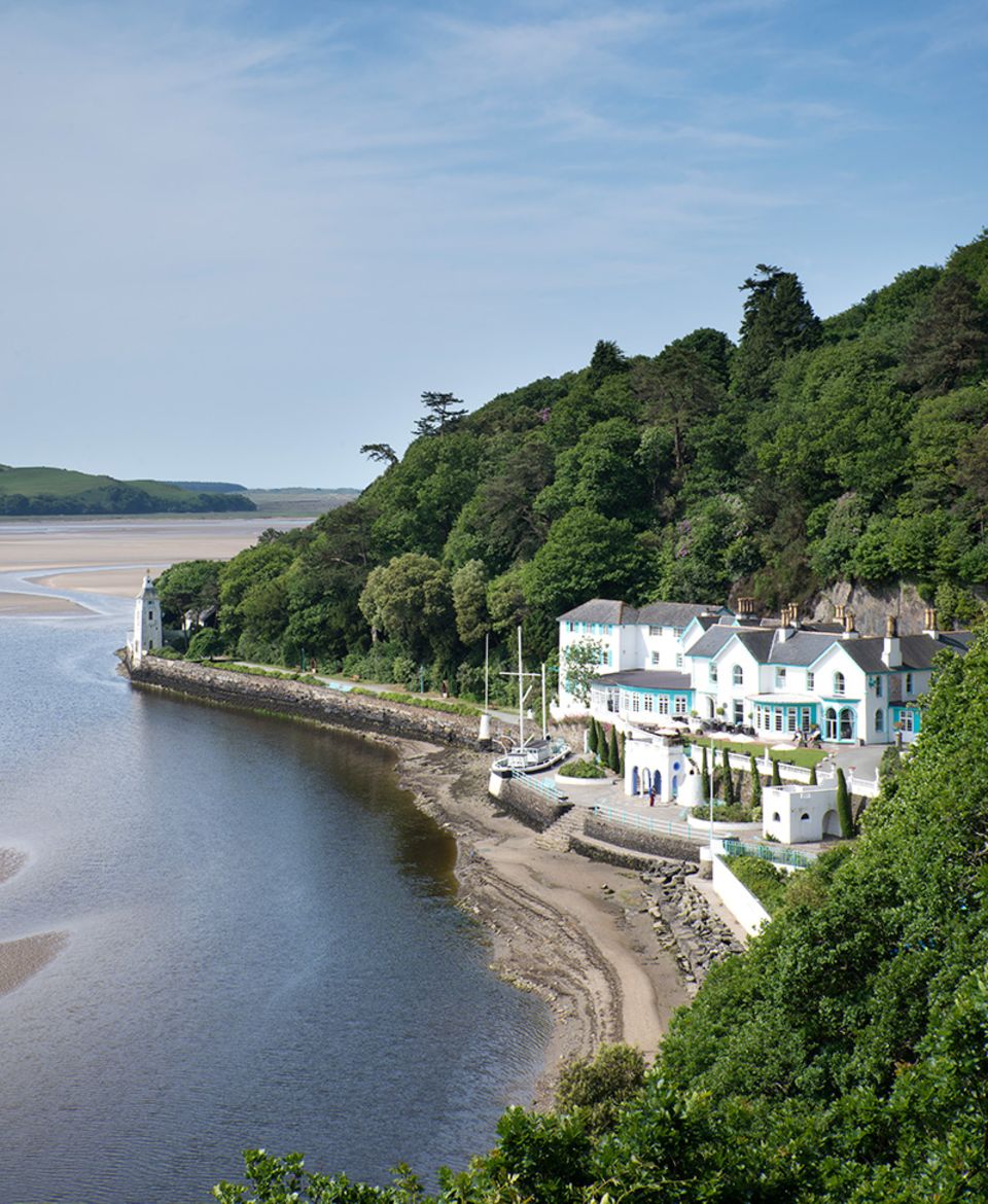 Snowdonia: Das Hotel von Portmeirion liegt maerlisch gleich an der Bucht und hat bereits die Beatles beherbergt