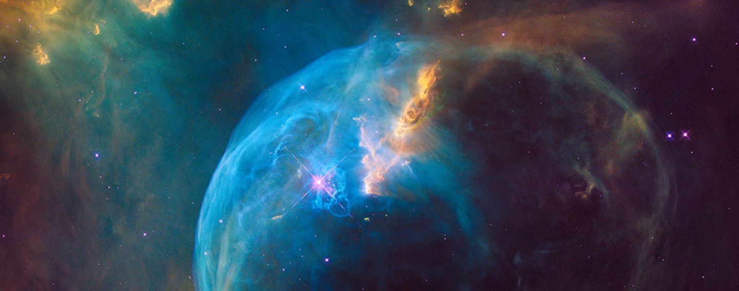 Kosmischer Gasballon im Sternbild Kassiopeia
