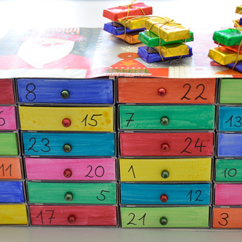 Weihnachten: Adventskalender aus Streichholzschachteln