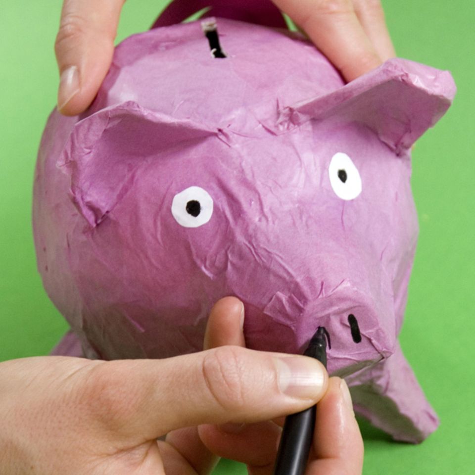 Hausgemachtes Sparferkel: Sparschwein aus Pappe