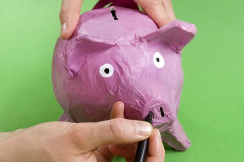 Hausgemachtes Sparferkel: Sparschwein aus Pappe