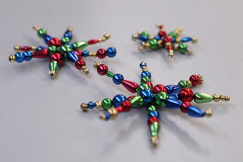 Bastelanleitung: Schimmernde Weihnachtssterne