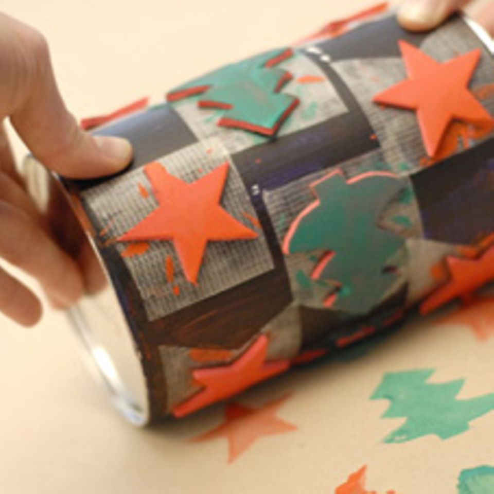 Bastelanleitung: Geschenkpapier selbst machen