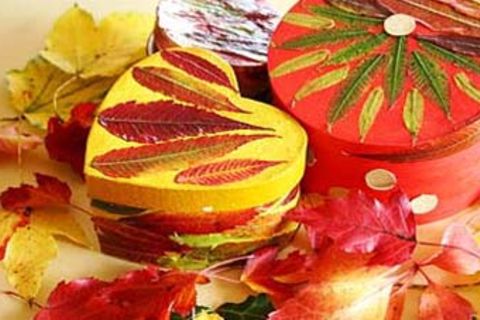 Basteln: Dosen aus Herbstlaub