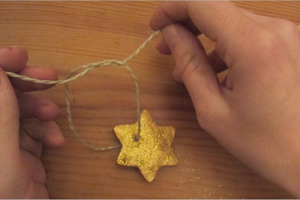 Weihnachtsbaumschmuck: Macht Salzteig zu Christbaumschmuck!