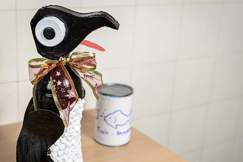 Upcycling: Pinguin aus Plastikflaschen
