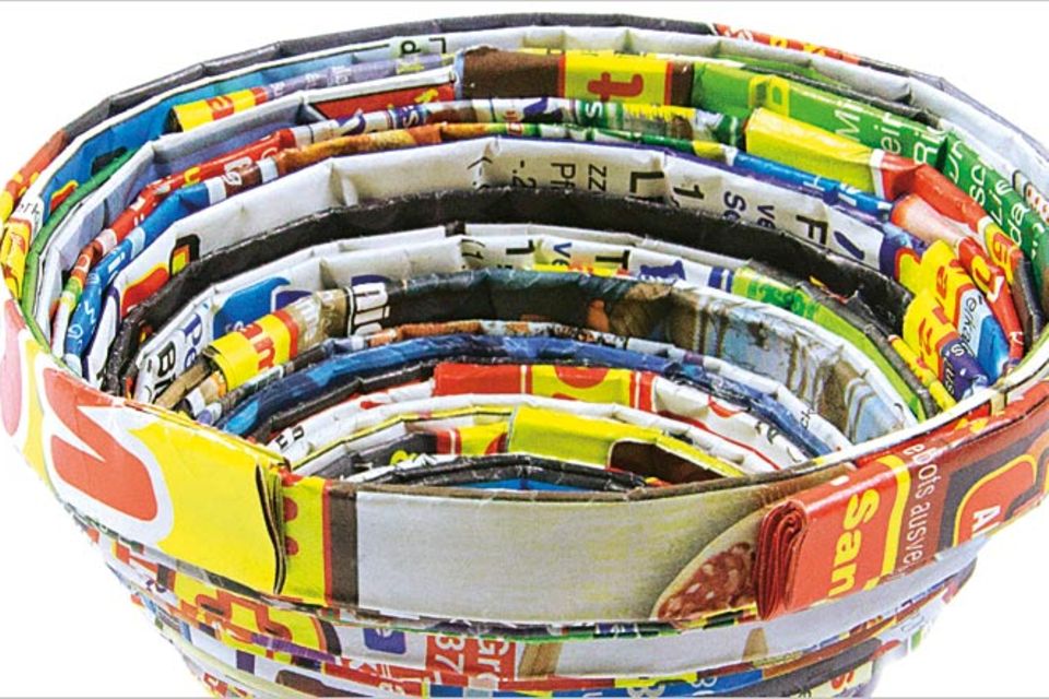 Basteln: Schalen aus Altpapier