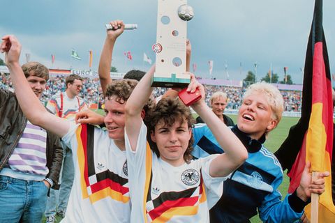 Fußballweltmeisterschaft: Die kuriose Geschichte des Frauenfußballs