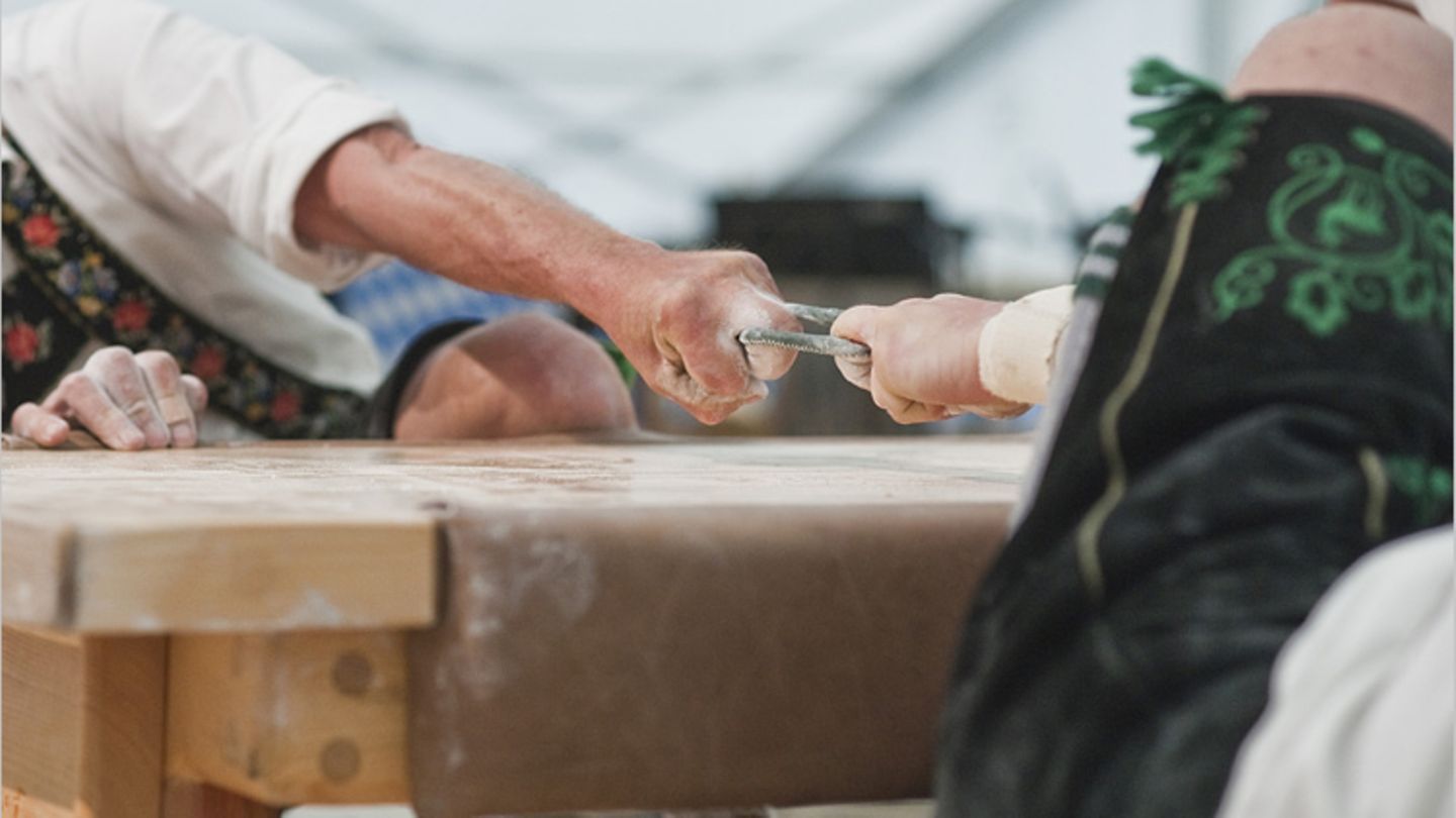 Jemanden über Den Tisch Ziehen Jemanden über den Tisch ziehen: Redewendung - [GEOLINO]