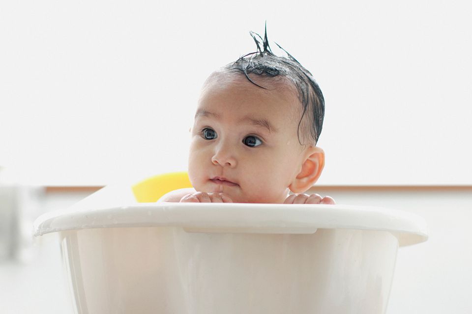 Redewendung: Das Kind mit dem Bade ausschütten
