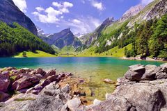 Seealpsee im Alpsteingebirge, dahinter Säntis, Kanton Appenzell
