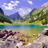 Seealpsee im Alpsteingebirge, dahinter Säntis, Kanton Appenzell