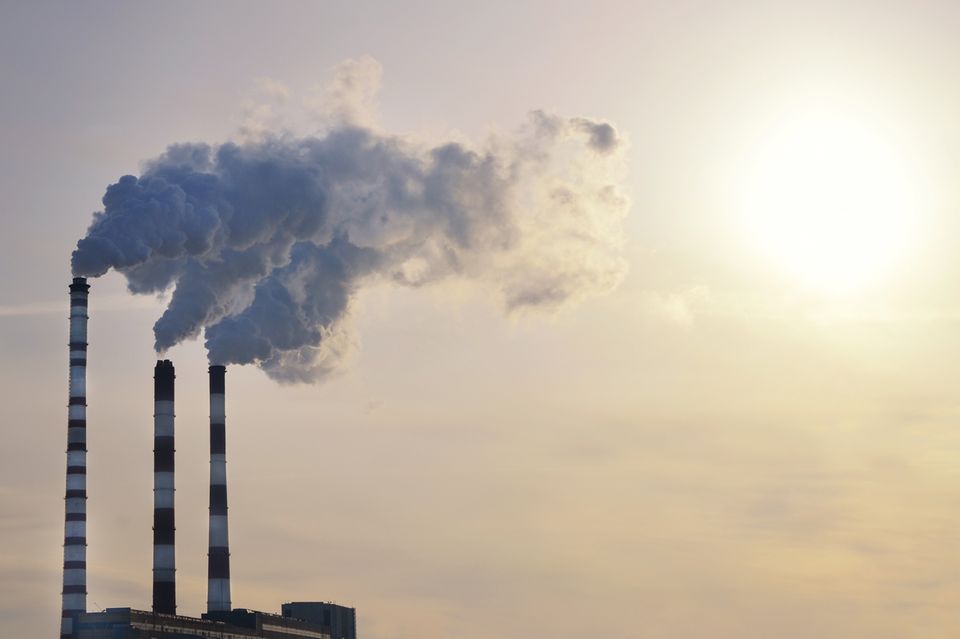 Klimawandel: Kraftwerke stoßen Kohlendioxid (CO2) aus und tragen damit maßgeblich zur globalen Erwärmung bei