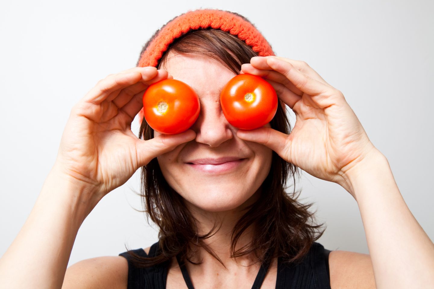 Redewendung: Diese Frau hat wortwörtlich Tomaten auf den Augen