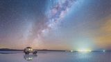 Salar de Uyuni reflektiert die Milchstraße