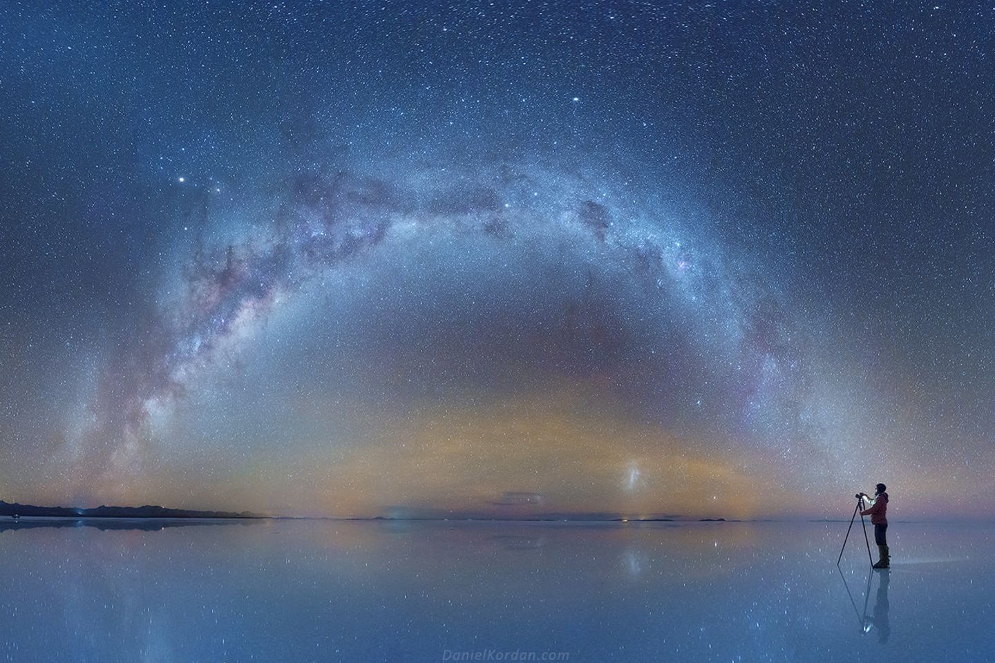 Salar de Uyuni reflektiert die Milchstrasse