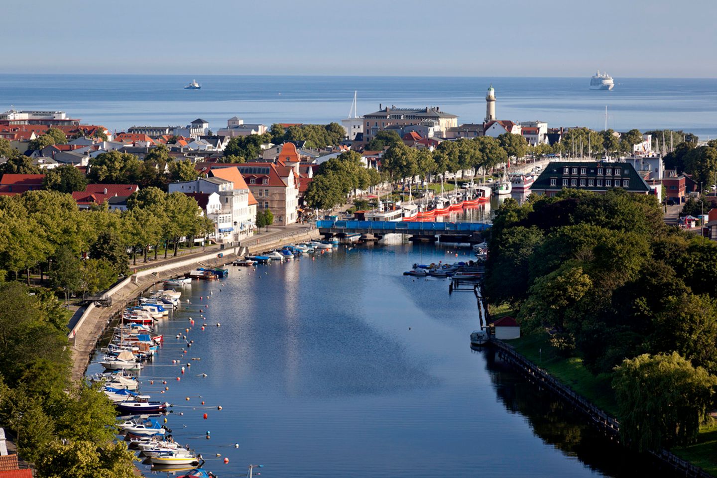 Auf der Warnow bis nach Rostock Wasserwanderung auf der Warnow