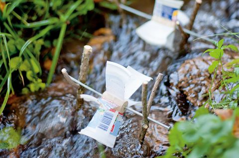 Flinkes Wasserrad aus Plastikbechern