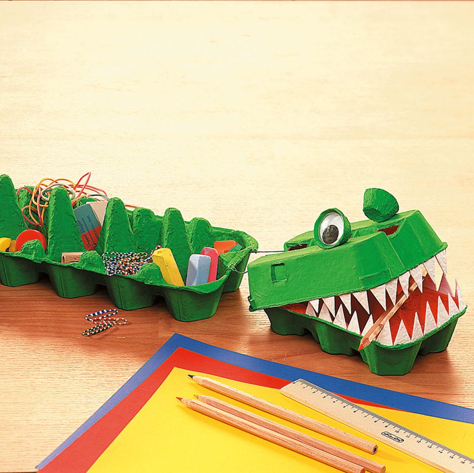 Upcycling: Aus Eierkartons ein Krokodil basteln