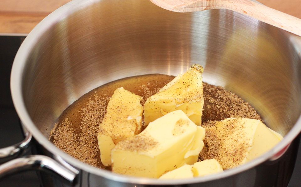 Butter, Honig und Vanillezucker schmelzen lassen