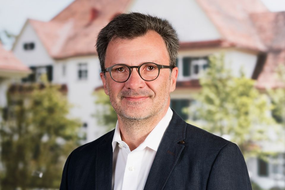 Burnout : Dr. Dietmar Hansch ist Facharzt für Innere Medizin und Psychotherapeut. Er leitet den Schwerpunkt Angsterkrankungen an der Privatklinik Hohenegg in Meilen am Zürichsee