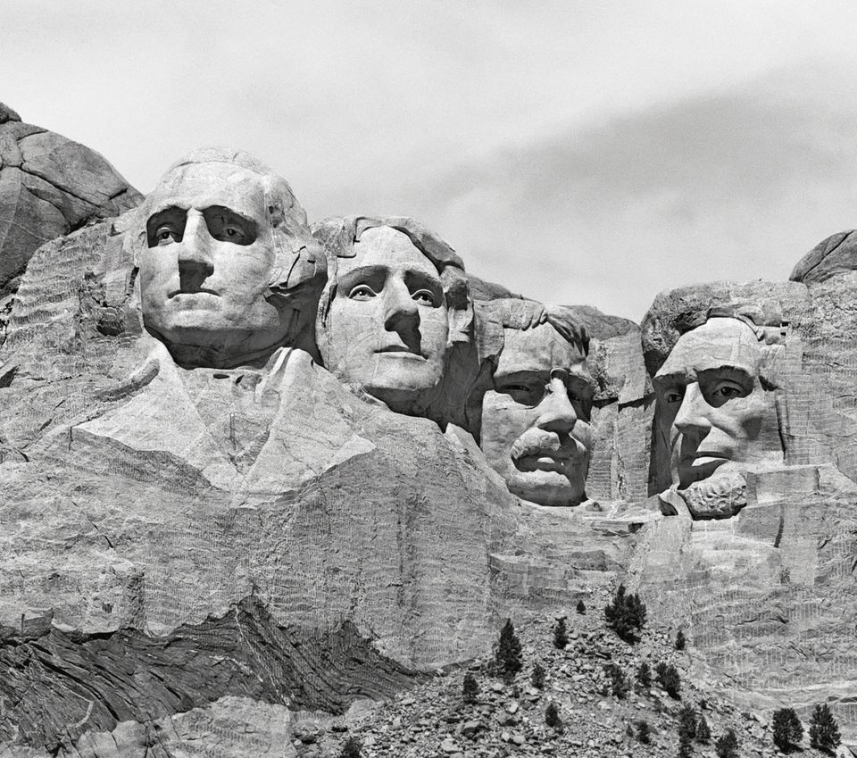 GEO EPOCHE KOLLEKTION Nr. 5: Porträts der vier herausragenden US-Präsidenten George Washington, Thomas Jefferson, Theodore Roosevelt und Abraham Lincoln in Granit gehauen: Mount Rushmore in South Dakota ist ein Monument der Mächtigen und eines der berühmtesten Wahrzeichen der USA GEO EPOCHE KOLLEKTION Nr. 5: Porträts der vier herausragenden US-Präsidenten George Washington, Thomas Jefferson, Theodore Roosevelt und Abraham Lincoln in Granit gehauen: Mount Rushmore in South Dakota ist ein Monument der Mächtigen und eines der berühmtesten Wahrzeichen der USA