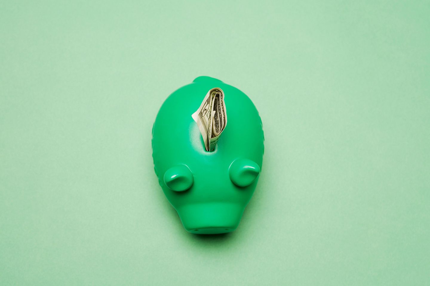 8. Zu einer Nachhaltigkeitsbank wechseln grünes Sparschwein