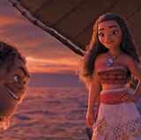 Vaiana und Maui machen sich auf den Weg über den Ozean