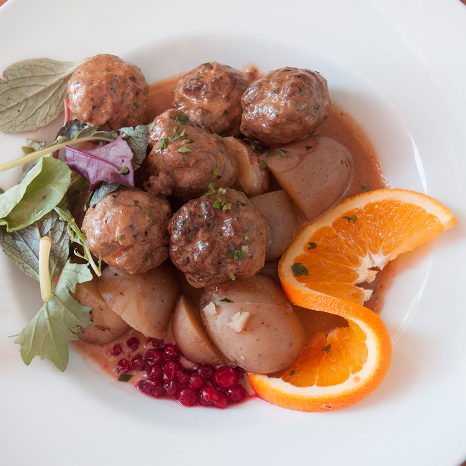 Schwedische Köttbullar mit Preiselbeeren