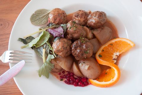 Schwedische Köttbullar mit Preiselbeeren