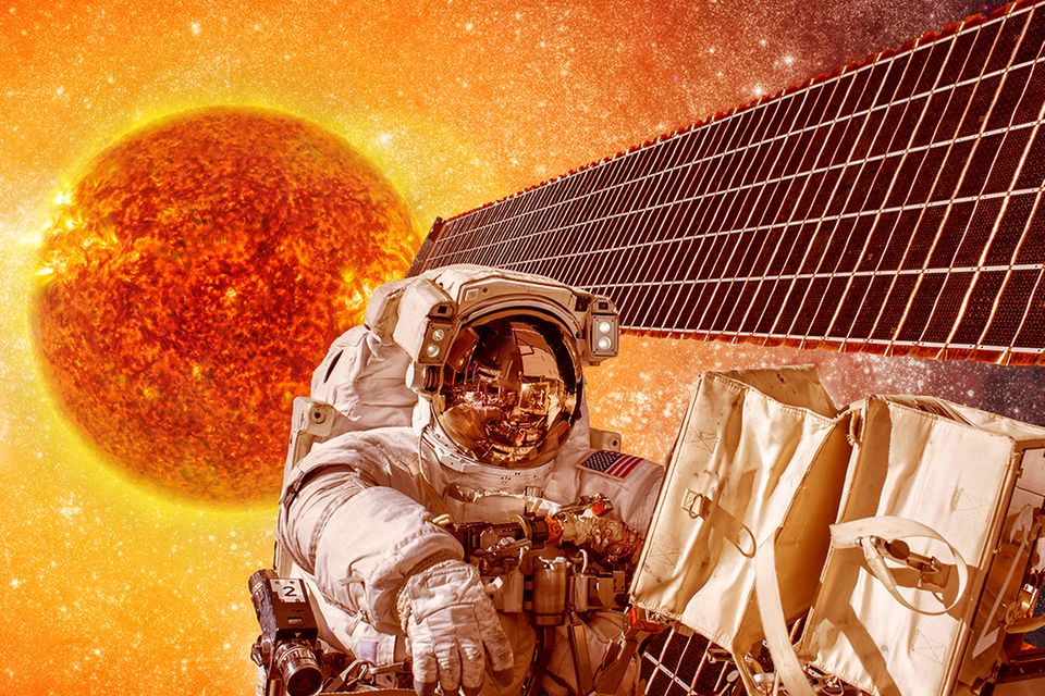 Astronaut bei der Sonne im Weltraum