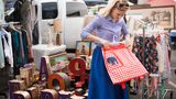 Flohmarkt, gebrauchte Kleidung kaufen