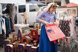 Flohmarkt, gebrauchte Kleidung kaufen