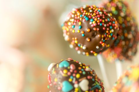 Cake-Pops mit Schokoladenglasur
