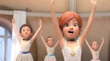 Felicie im Ballettunterricht