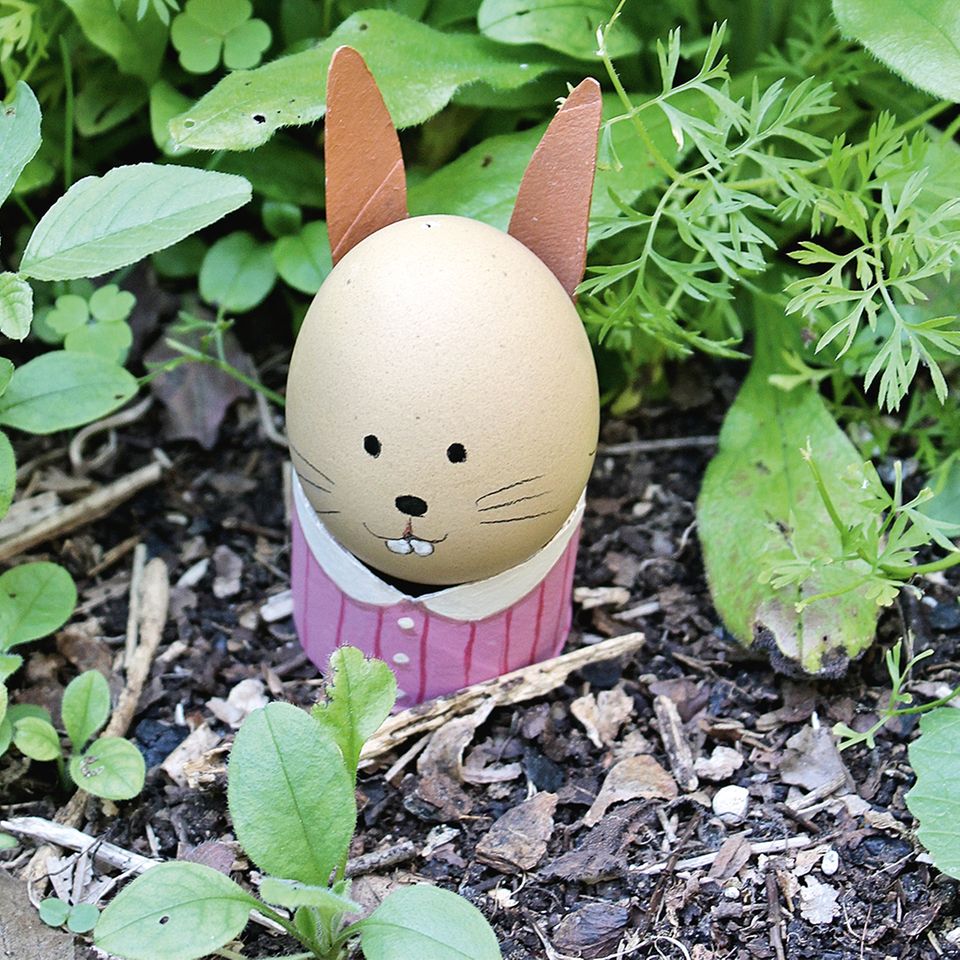 Osterhase aus einer Klopapierrolle