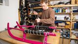 Der Schlitten besteht aus vielen Einzelteilen