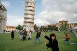 Martin Parr / The Leaning Tower of Pisa, Italy, 1990