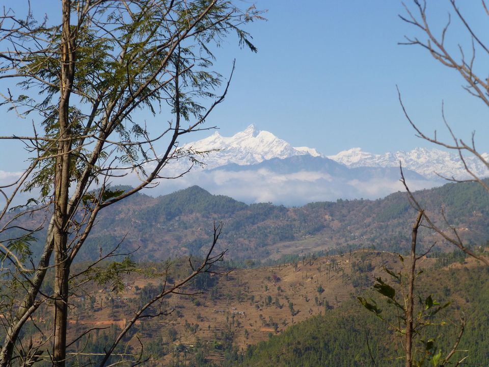 Nach dem Auflösen des Morgennebels hat man in Dhading besonders von der hoch gelegenen Siedlung Sunaula Bazar einen schönen Ausblick auf den Himalaja Nach dem Auflösen des Morgennebels hat man in Dhading besonders von der hoch gelegenen Siedlung Sunaula Bazar einen schönen Ausblick auf den Himalaja