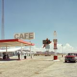 Roy's Cafe, Tankstelle