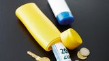 Geld in Tube versteckt