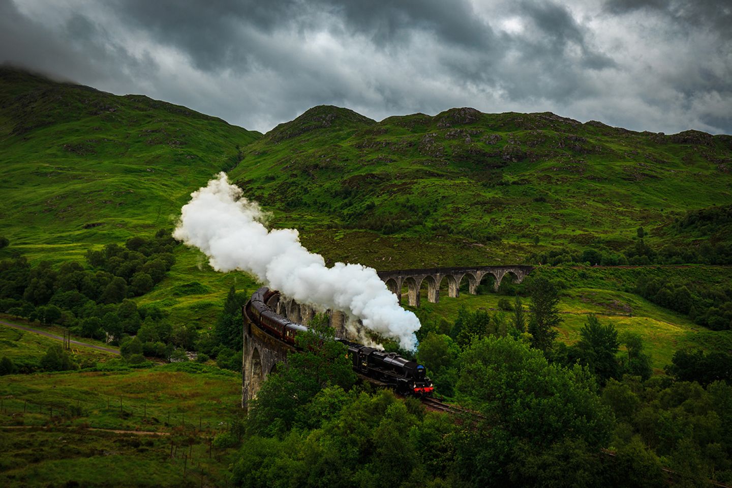 Jacobite Steam Train, Glenfinnan Viadukt, Highlands, Schottland