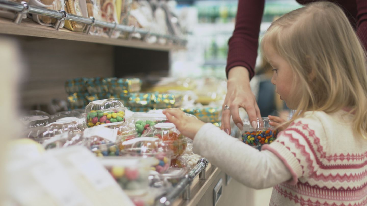 Kind im Supermarkt
