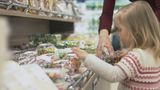 Kind im Supermarkt