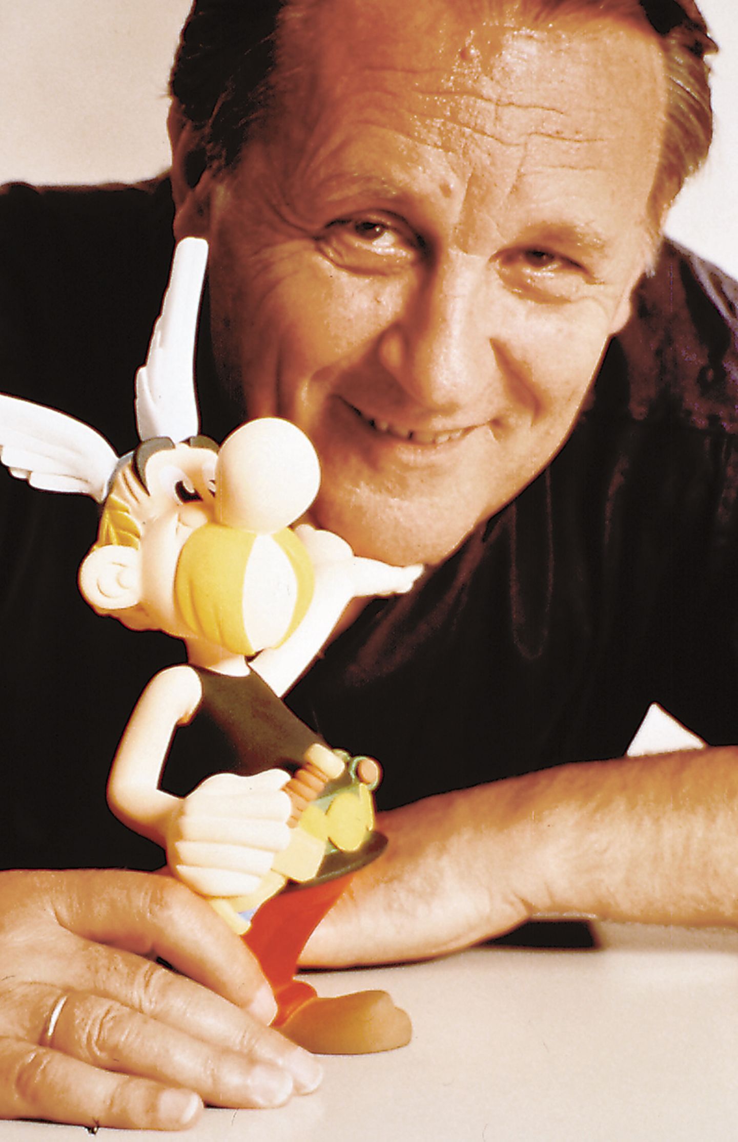 Albert Uderzo mit Asterix Figur Albert Uderzo mit Asterix Figur