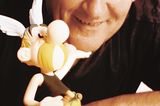 Albert Uderzo mit Asterix Figur