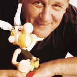 Albert Uderzo mit Asterix Figur