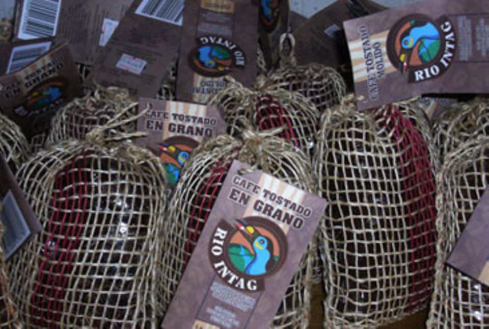 Auch 20 Jahre später wird Café Río Intag in Ecuador noch in der schönen Verpackung mit dem Blattschnabel-Blautukan angeboten